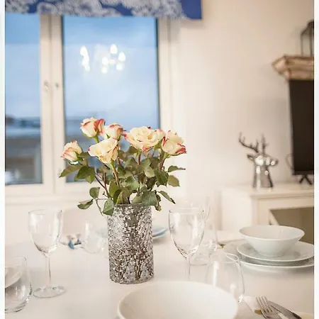 Crystal Suites 1 *