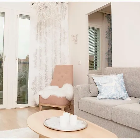 Crystal Suites 1 *